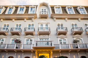 alt="Central Panama Hotel exterior with private balconies overlooking the street"